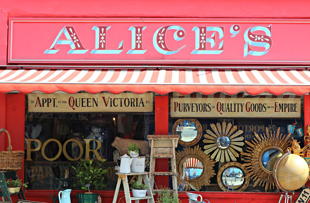 Hunting for Antiques on Portobello Road | Finding Beautiful Truth