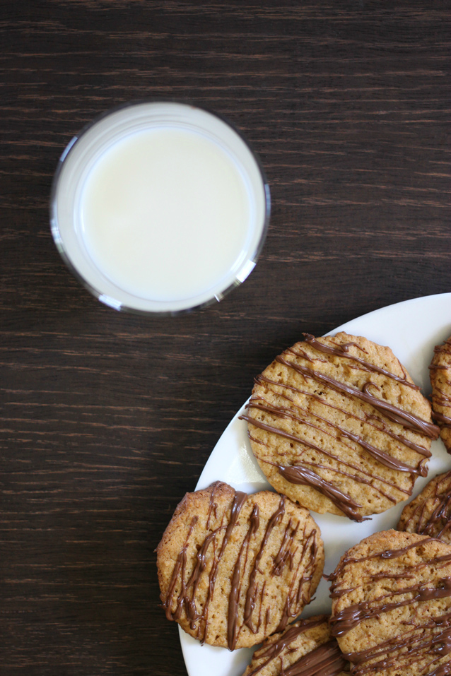 peanut butter chocolate drizzled cookies
