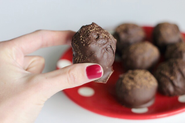 red velvet oreo truffles