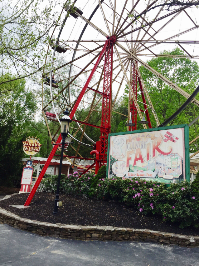dollywood in pigeon forge, tennessee