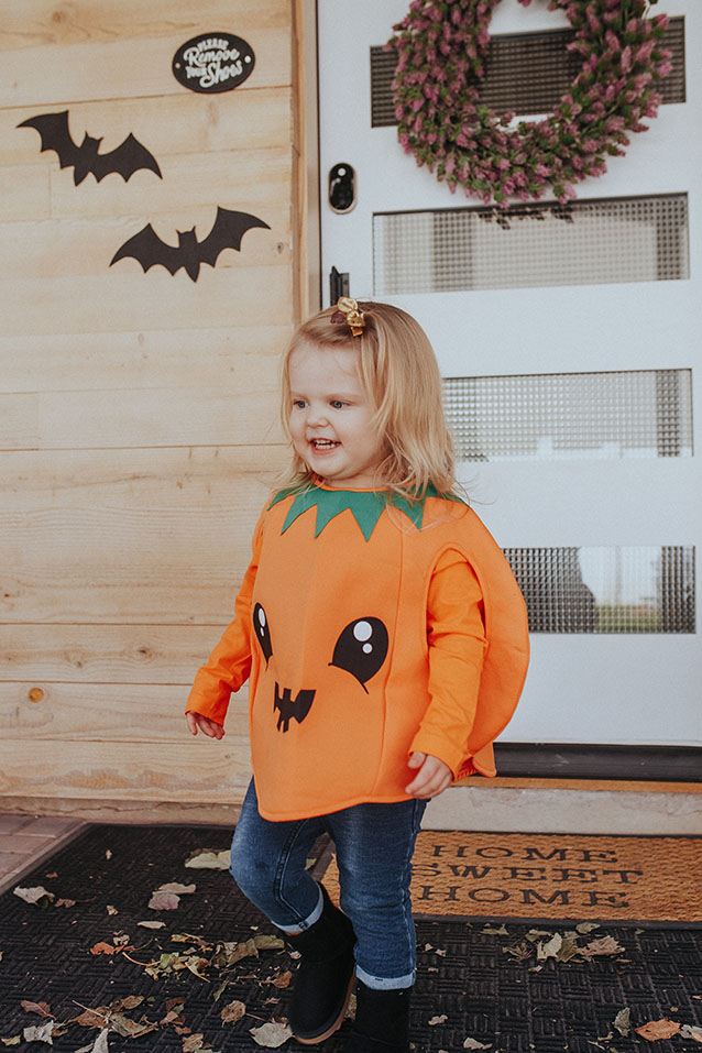 fall porch decorations + coordinating costumes | Finding Beautiful Truth