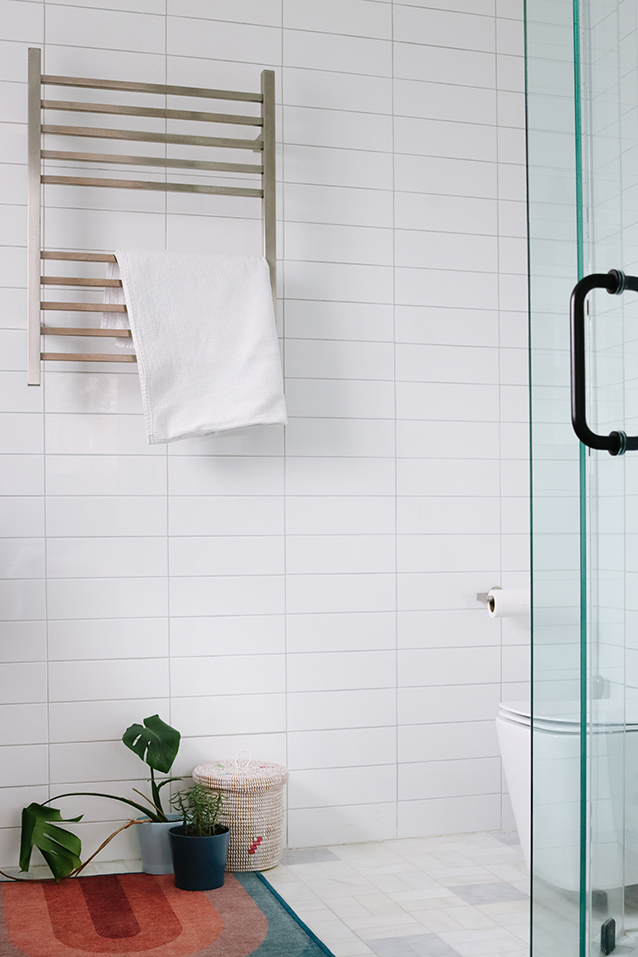 minimal mid-century modern bathroom design | Finding Beautiful Truth
