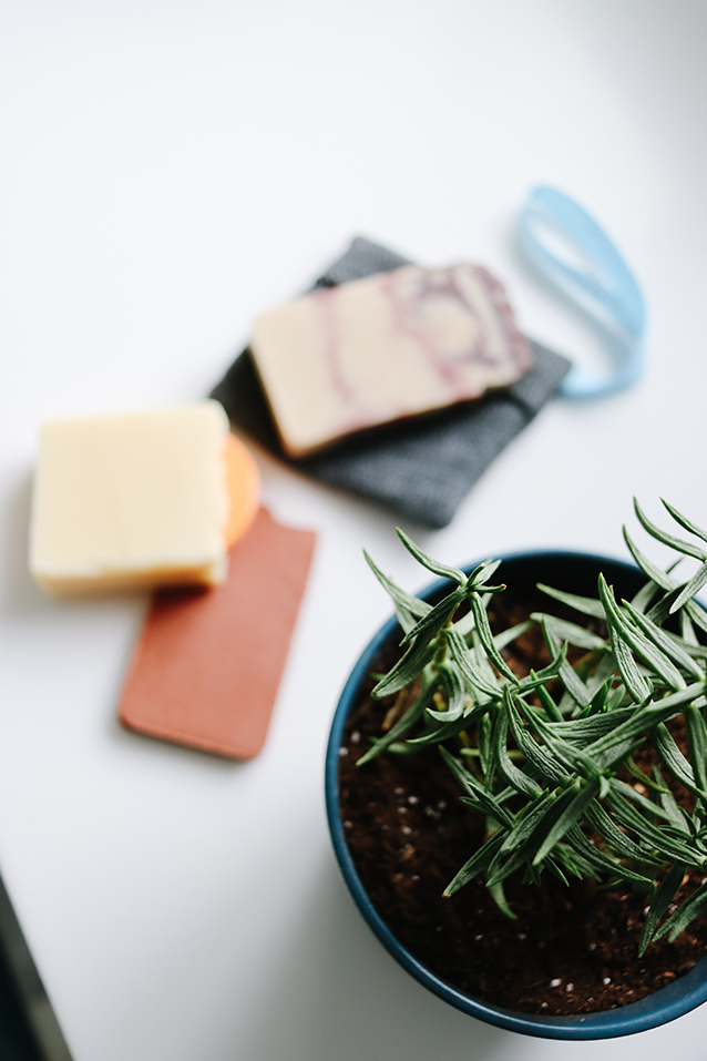 minimal mid-century modern bathroom design | Finding Beautiful Truth