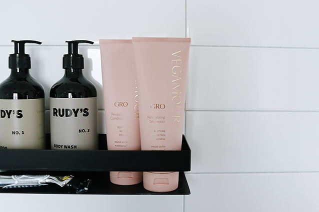 minimal mid-century modern bathroom design | Finding Beautiful Truth